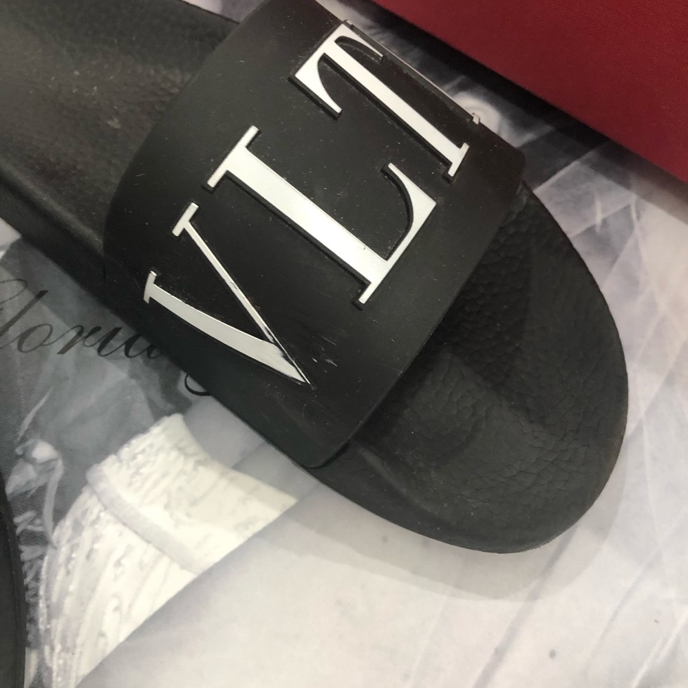 Valentino Slides View 2